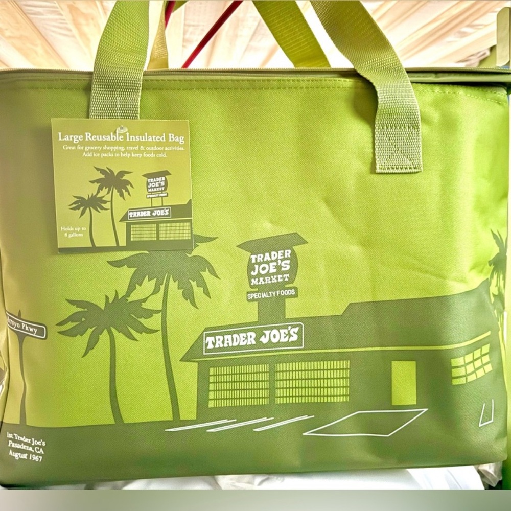 NEW FALL LARGE Trader Joe's Green Insulated Bag- 8 gallons Olive Green Storage